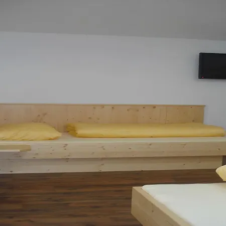 Marian ノイシュティフト・イム・シュトゥーバイタール